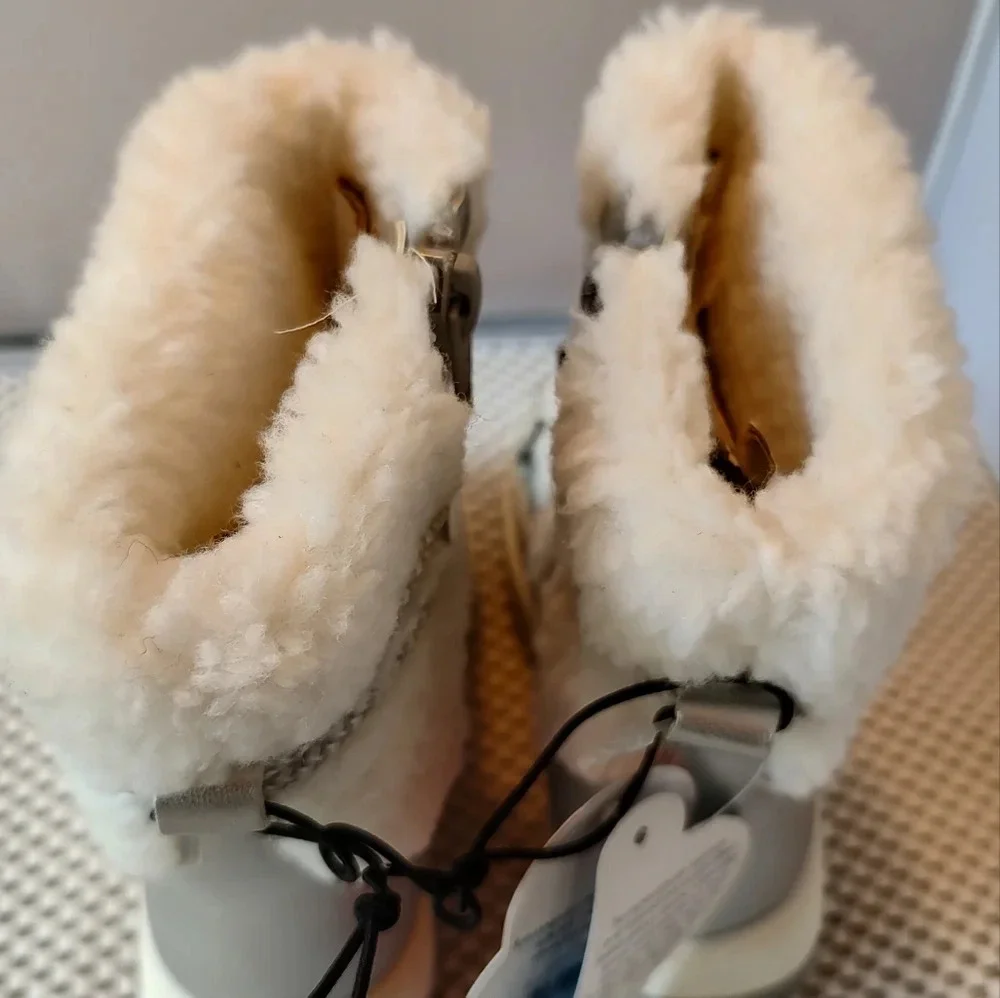 Girls Size 7 Wonder Nation Sherpa Snow Boots Skid resistant NWT